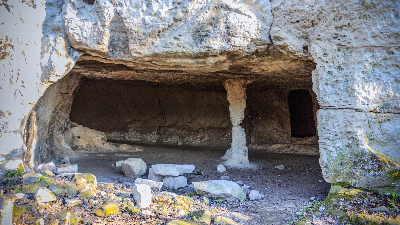 Пещеры нижнего яруса Тепе Кермен